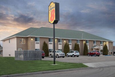 Super 8 Bottineau