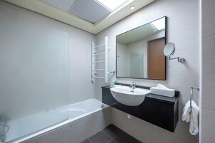 Casa, balcón, vistas a la playa | Baño