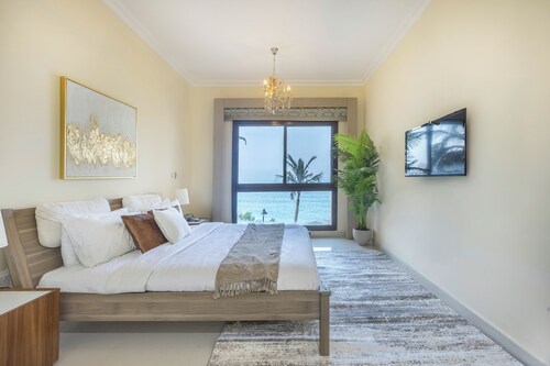Bloomfields 2BR plus Maid  Mina Al Fajer