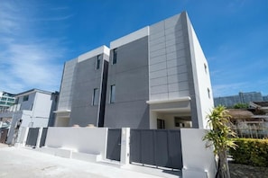 Exterior - Hippo House (Sattahip)