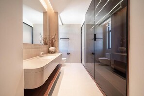 Family Villa, 4 Bedrooms, Non Smoking, Private Pool | Bathroom | Shower - Hippo House (Sattahip)