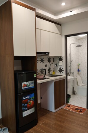Quarto | Banheiro | Chuveiro, produtos de toalete grátis, secador de cabelo, sabonete