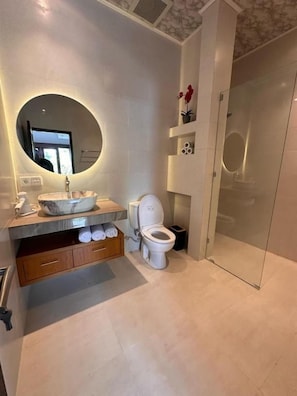 Bathroom - Ayu Bungalow 2 (Kabupaten Gianyar)