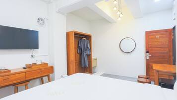 Standard Double Room | Desk, WiFi (free)