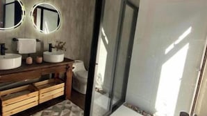 Bathroom - Vrbo Property (Santa Cruz)
