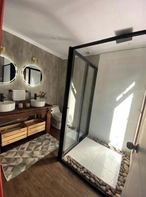 Unclassified image, 4 of 19, button - Vrbo Property (Santa Cruz)