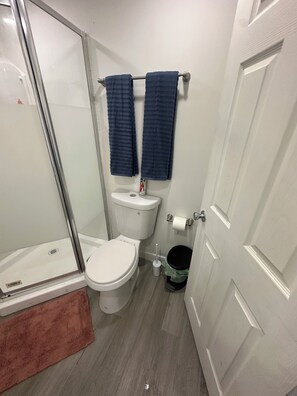 Bathroom - Delightful 1-bedroom cabin in Anchorage perfect for a cozy getaway (Anchorage)