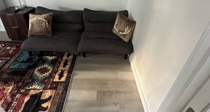 Delightful 1-bedroom cabin in Anchorage perfect for a cozy getaway