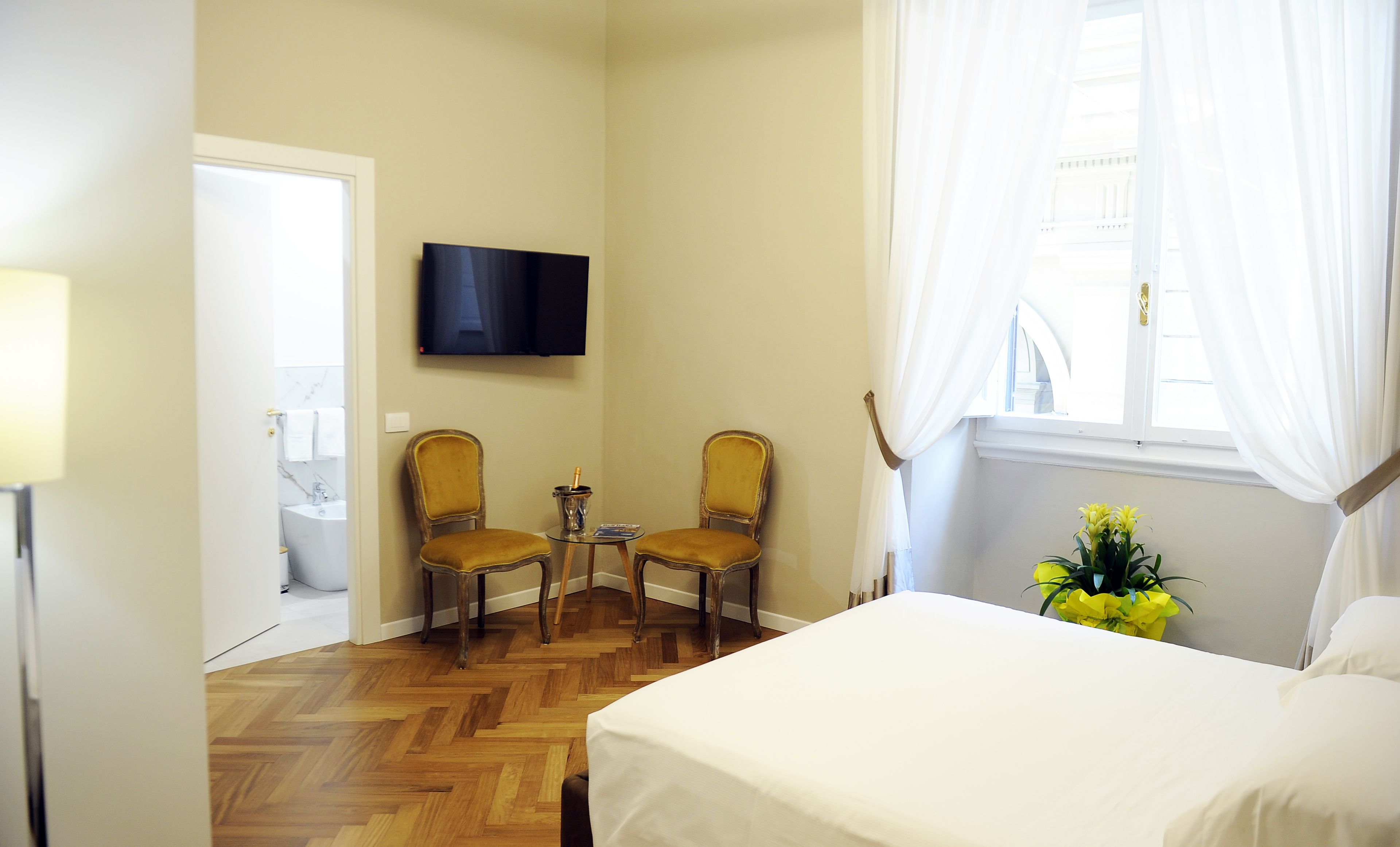 In-room safe, blackout drapes, WiFi (free)