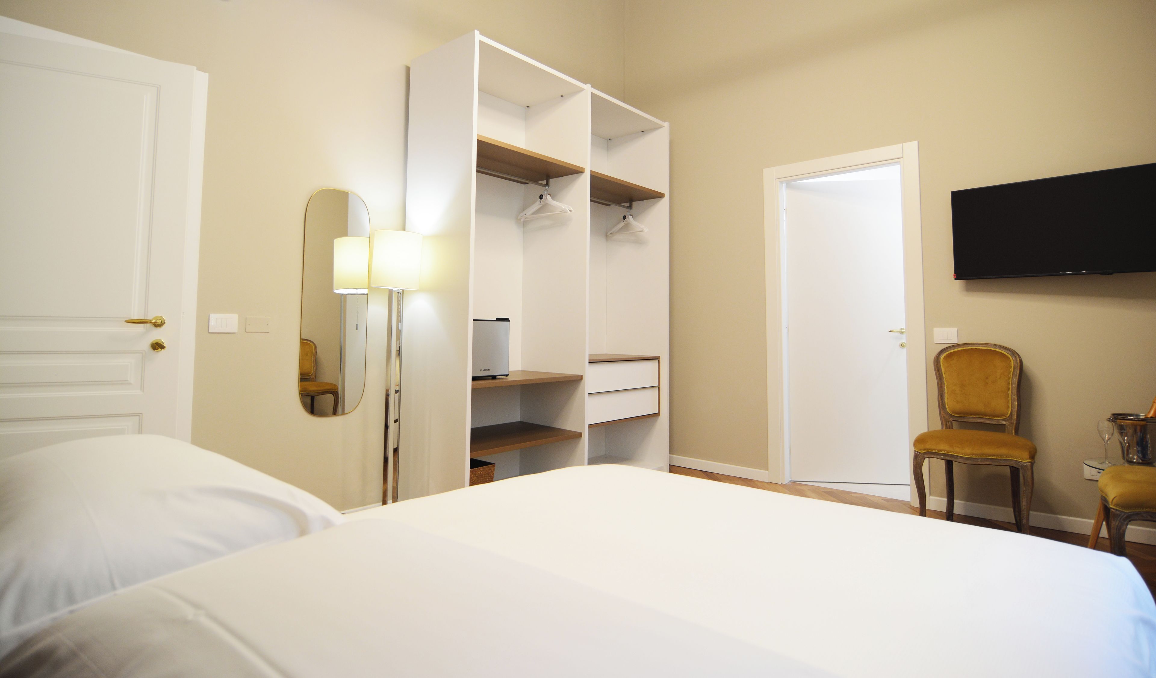 In-room safe, blackout drapes, WiFi (free)