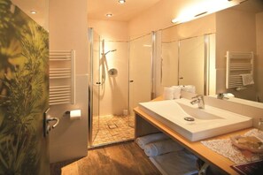 Bathroom - Hotel Tschögglbergerhof (San Genesio Atesino)