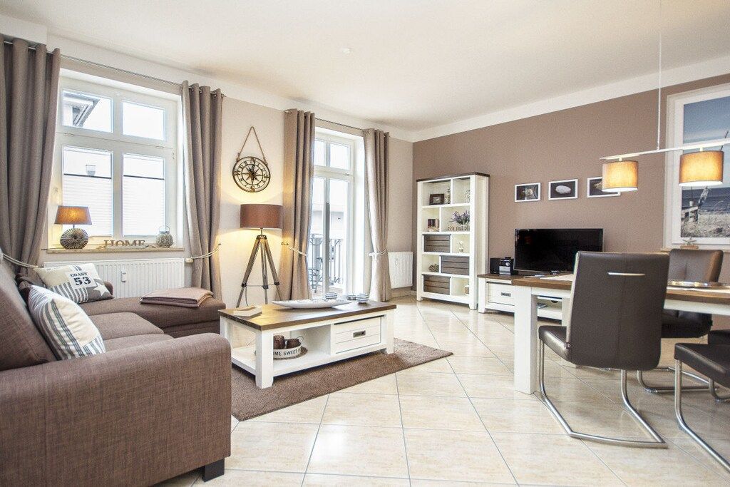 Smart TV, books, stereo