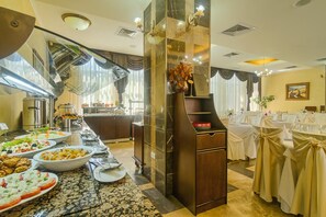 Dining - Saturn Hotel (Saturn)