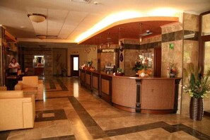 Lobby - Saturn Hotel (Saturn)