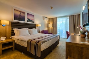 Room - Saturn Hotel (Saturn)