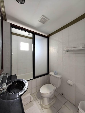 Bathroom - S&C Hotel Suites & Apartments (Malakal Island)