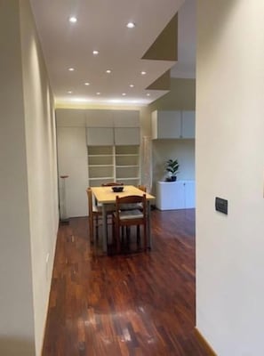 Dining - Central Station Apartment (Milano)