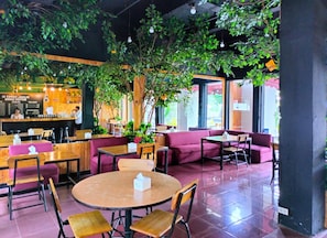 Dining - Pardede Internasional (Medan)