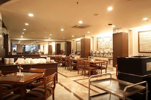 Dining - Dreamtel Jakarta (Jakarta)