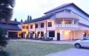 Exterior - Insumo Palace Hotel And Resort (Kediri)