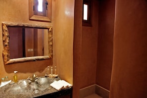 Bathroom - Terre D'amanar (Aghouatim)