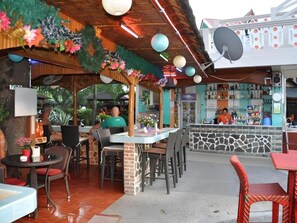 Outdoor dining - Cordova Home Village (Cordova)