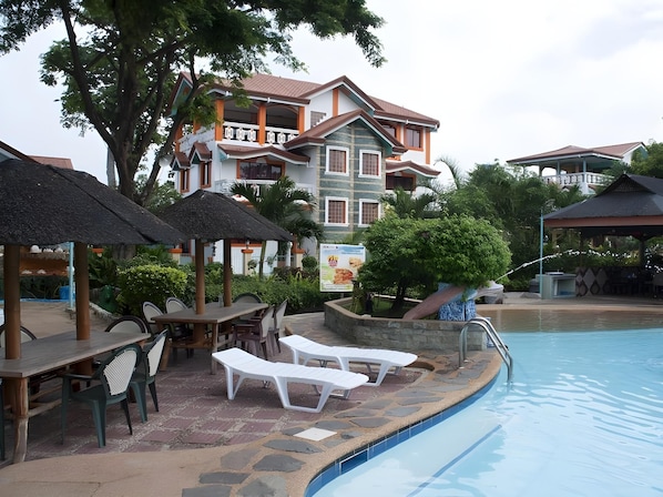 Pool - Cordova Home Village (Cordova)