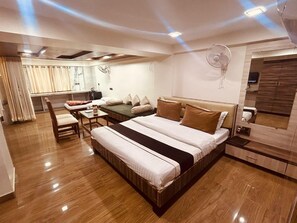 Room - Hotel Royal Heritage (Abu Road)