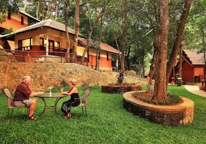 Outdoor dining - Vythiri Resort (Vythiri)