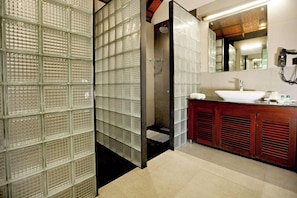 Bathroom - Vythiri Resort (Vythiri)