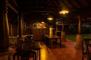 Unclassified image, 4 of 33, button - Kondai Lip (Ambalapuzha)
