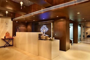 Lobby - Hotel The Golden Oak (Raipur)