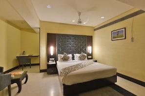 Room - Hotel The Golden Oak (Raipur)