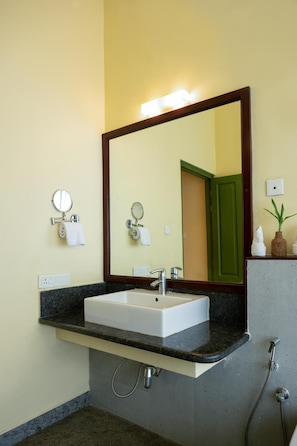 Ảnh chưa phân loại, 5 trong số 28 ảnh, nút