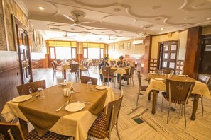 Dining - Hotel Jhanvi Dale (Haridwar)