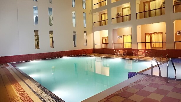 Pool - Hotel Kings Crown Mandarmoni (Kanthi)