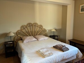 A hotel room with a large bed, two bedside tables, a headboard, and a wall-mounted picture. - Holiday Home 'Beautiful Haven Of Peace' with Private Pool, Wi-Fi and Air Conditioning (Mas-Blanc-des-Alpilles)