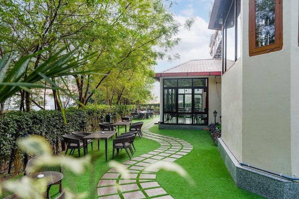 Outdoor dining - Green Wood Resort (Guwahati)