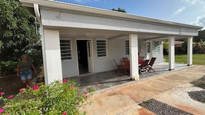 Outdoor dining - Vrbo Property (Ducos)
