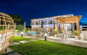 Unclassified image, 4 of 53, button - White Canvas Boutique Studios (Zakynthos)