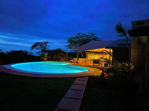 Tremendous 2-bedroom cottage just one hour from the city of Nairobi awaits you.