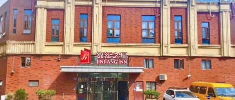 المنشأة من الخارج