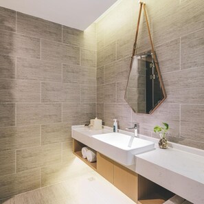 A modern bathroom with a large mirror, two sinks, and a wooden vanity. - Atour Hotel Suzhou Industrial Park, Fashion Stage (Suzhou)