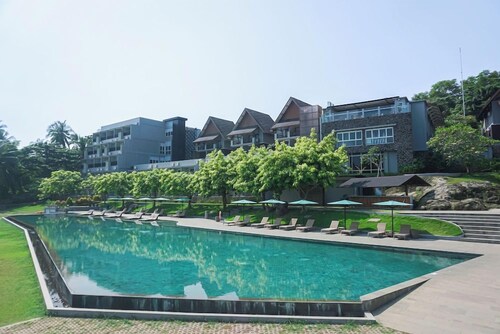 Maxonehotels.com at Anyer