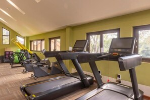 A gym with treadmills, exercise bikes, and a rowing machine. - Hermosa Garden Hotel & SPA (Nairobi)