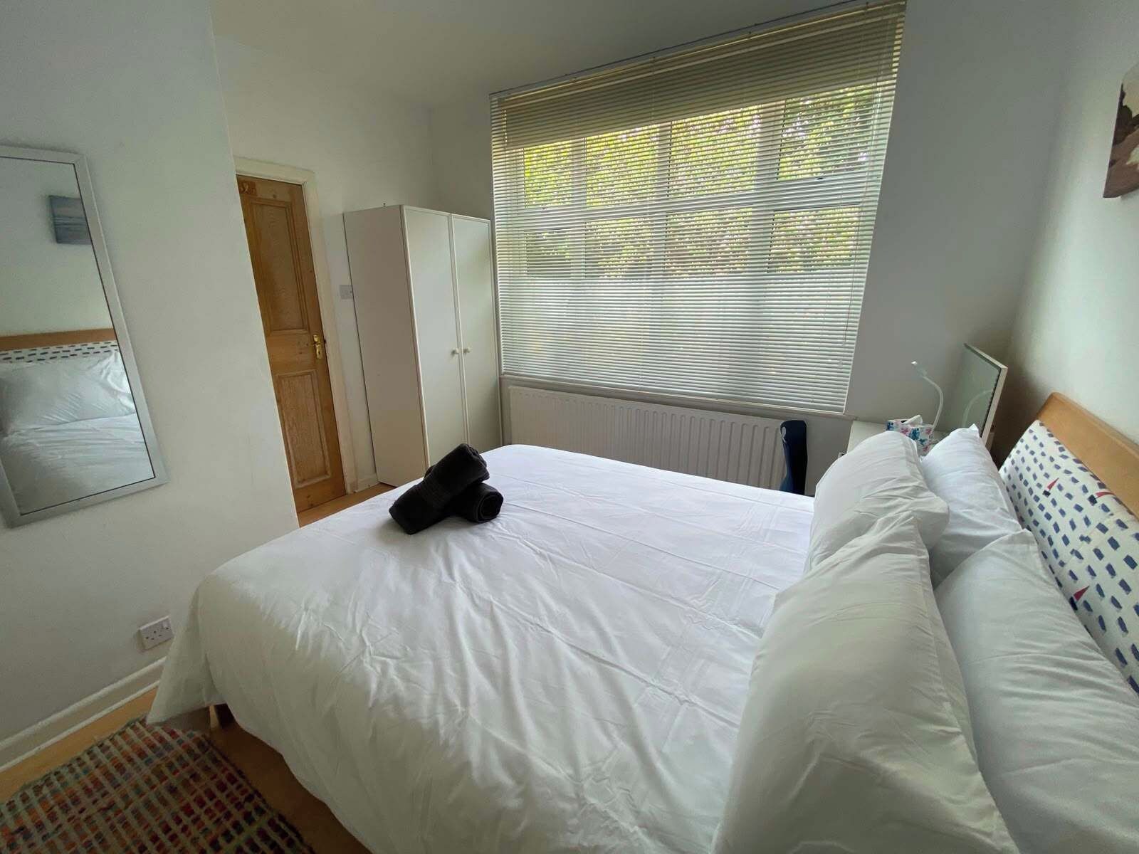 Desk, iron/ironing board, WiFi, bed sheets