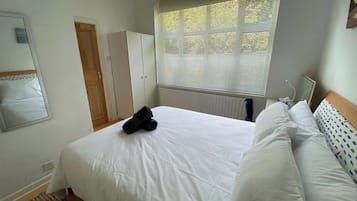 Desk, iron/ironing board, WiFi, bed sheets