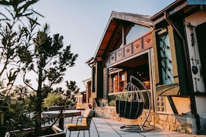 Outdoor dining - The Canyon Hotel & Resort (Kartepe)