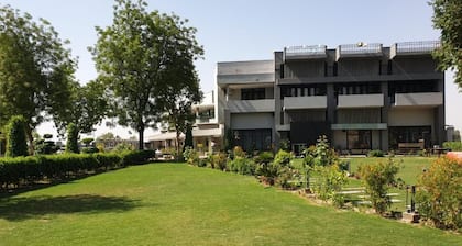 RT Grace Royal Taj Hotel Sukkur
