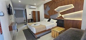 Chambre Double Deluxe, vue ville | Coffres-forts dans les chambres, bureau